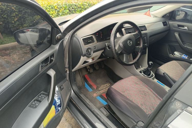 Used Skoda Rapid 2013 1.6L Manual Enjoyment Model