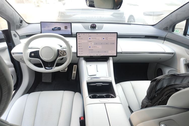 Used Hima Luxeed S7 2025 705 km Max
