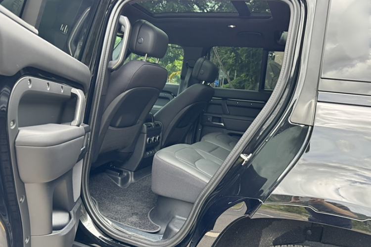 Used Land Rover Defender 2025 110 3.0T P400 – Dynamic HSE
