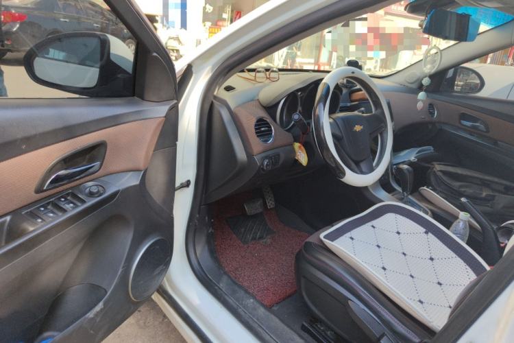 Used Chevrolet Cruze 2015 Hatchback 1.6L Automatic Comfort Edition