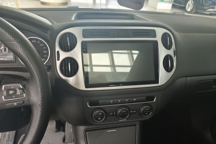 Used Volkswagen Tiguan 2017 300TSI Automatic Two-Wheel Drive Silk Road Comfort Edition
