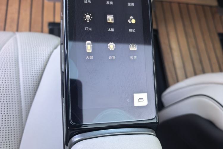 Used Denza D9 2024 DM-i 980 Four-Wheel Drive Flagship Model
