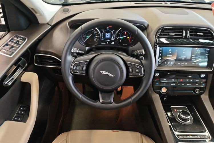 Used Jaguar F-PACE 2016 2.0T Two-Wheel Drive Urban Luxury Edition
