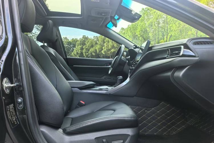 Used Toyota Camry 2021 2.0G Luxury Edition
