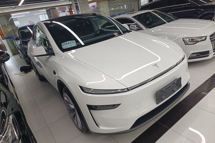 Used Tesla Model Y 2025 Long-Range All-Wheel-Drive Version