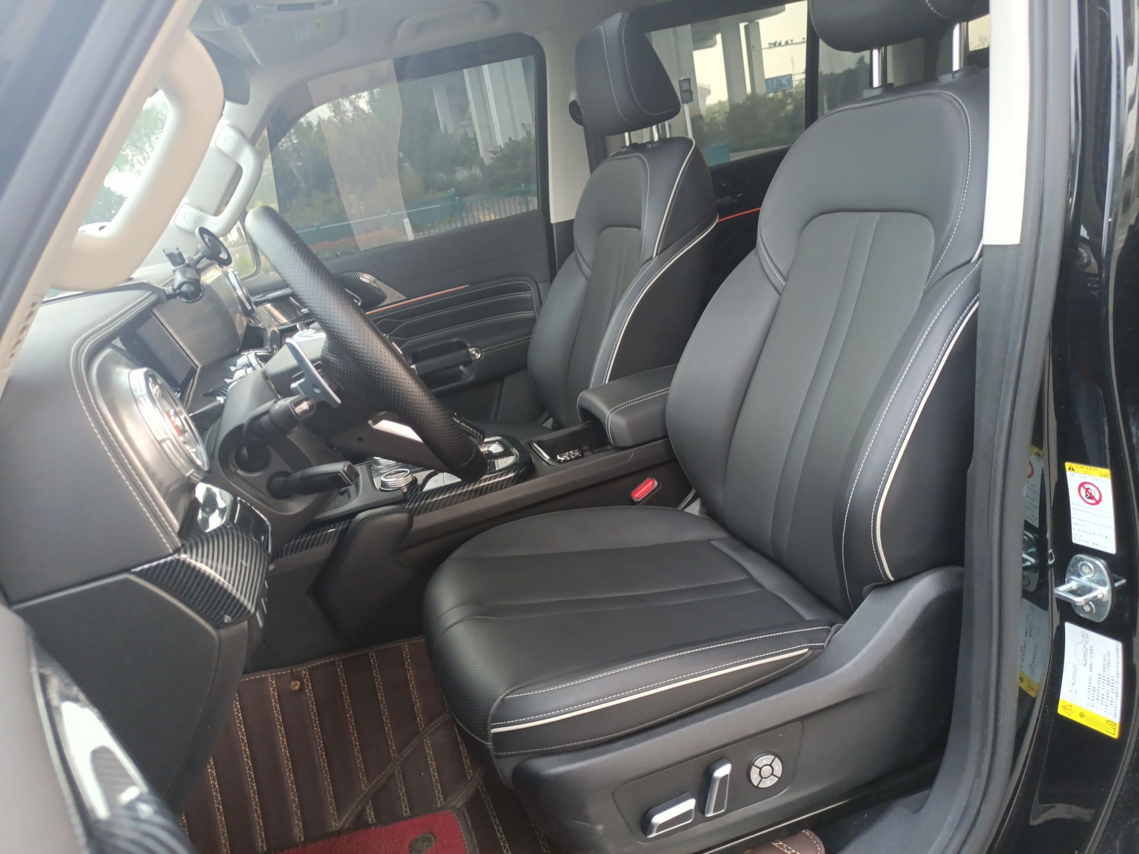 Переднее сиденье в автомобиле