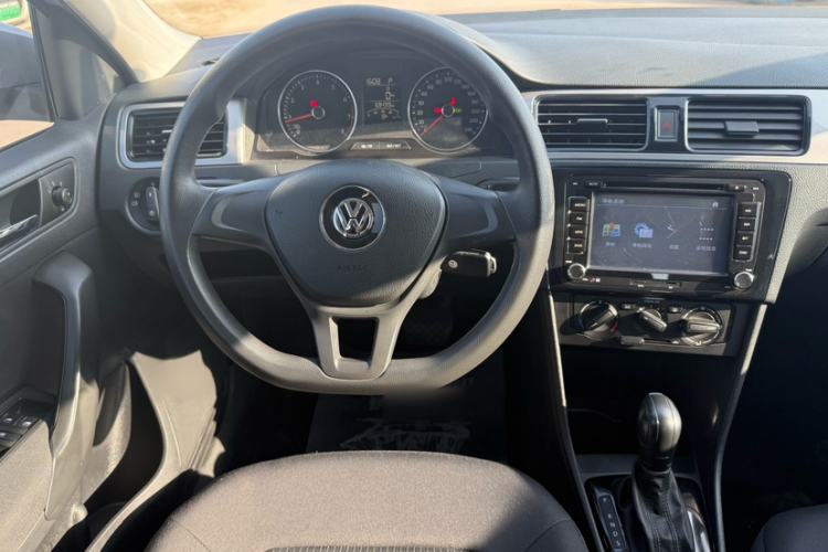 Used Volkswagen Santana 2016 Cross 1.6L Automatic Fashion Edition