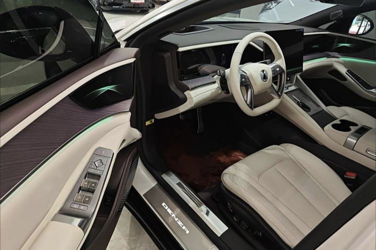 Used Denza Z9 2024 1100 km Four-Wheel Drive Max Version
