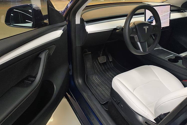 Used Tesla Model Y 2021 Long-Range All-Wheel-Drive Version
