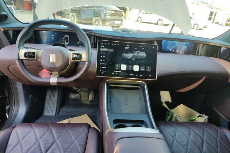 Used  11 2024 580 Three-Laser Four-Wheel Drive Luxury Edition
