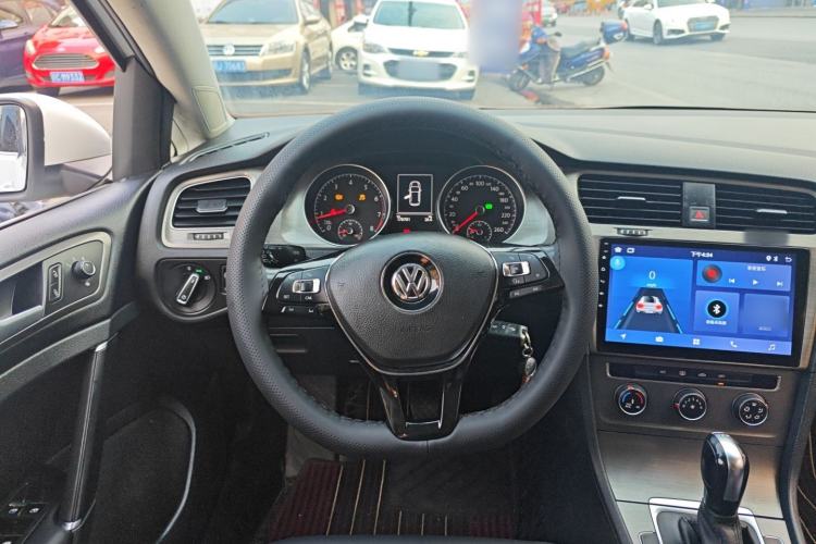 Used Volkswagen Golf 2016 230TSI Automatic Comfort Version
