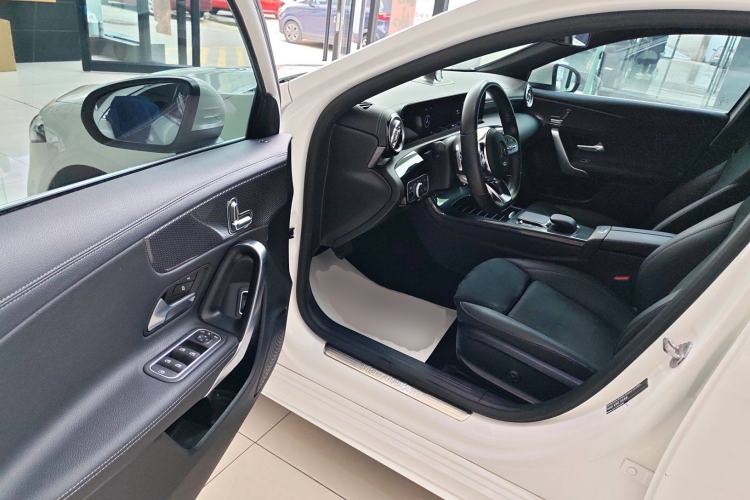 Used Mercedes-Benz A-Class 2020 Restyled A 200 L Sport Sedan Fashion Version
