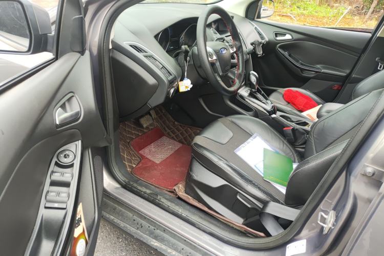 Used Ford Focus 2012 Sedan 1.6L Automatic Fashion Edition
