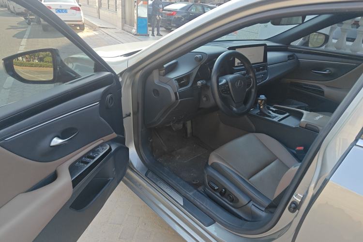 Used Lexus ES 2023 200 Excellence Edition
