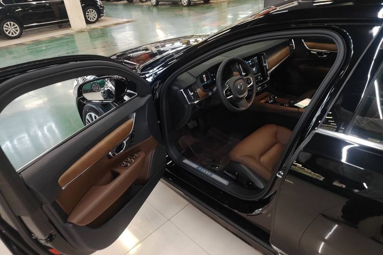 Used Volvo S90 2024 B5 Zhiyi Luxury Edition
