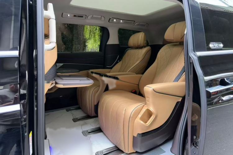 Used Denza D9 2024 DM-i 980 Four-Wheel Drive Prestige Model
