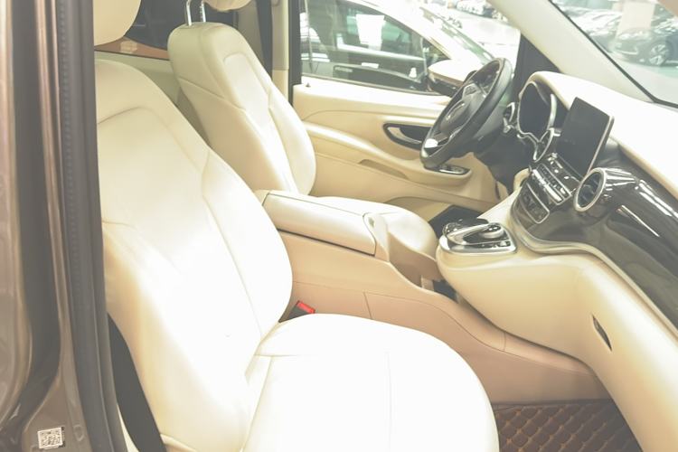 Used Mercedes-Benz V-Class 2017 V 260 Avantgarde Edition
