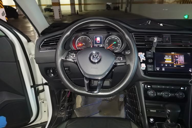 Used Volkswagen Tiguan L 2019 330TSI Automatic Two-Wheel Drive Panoramic Comfort Edition China VI Standard
