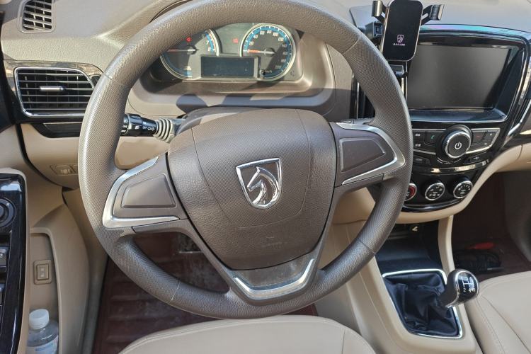 Used Baojun 730 2014 1.5L manual Comfort ESP version 7 seats
