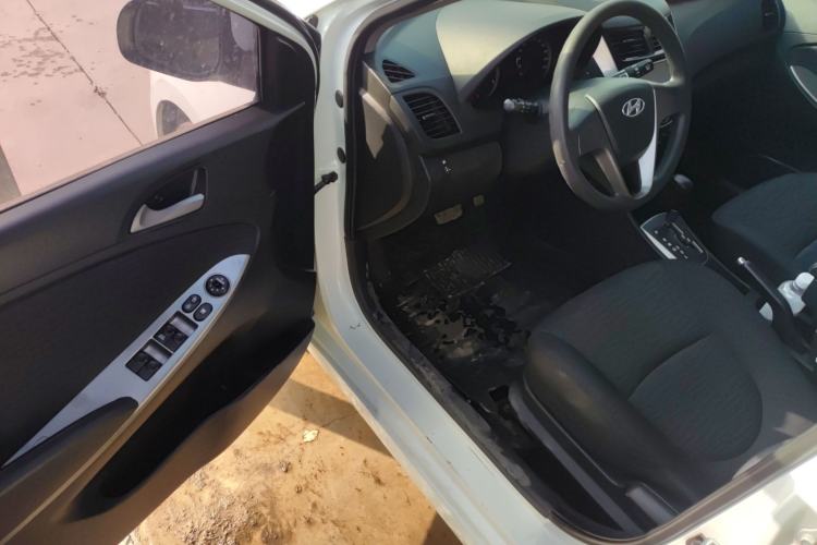 Used Hyundai Verna Ray 2014 1.4L Automatic GLX
