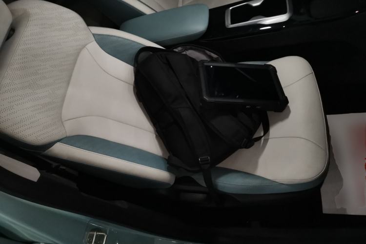 Used Geometry E Firefly 2024 401 km Fluorescent
