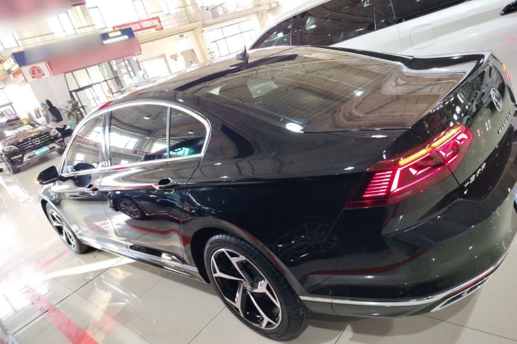 Used Volkswagen Magotan 2023 2 Million Units Limited Edition 330TSI DSG Leading Version
