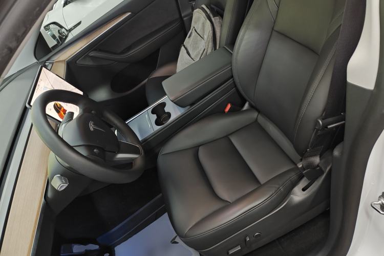 Used Tesla Model Y 2021 Long-Range All-Wheel-Drive Version
