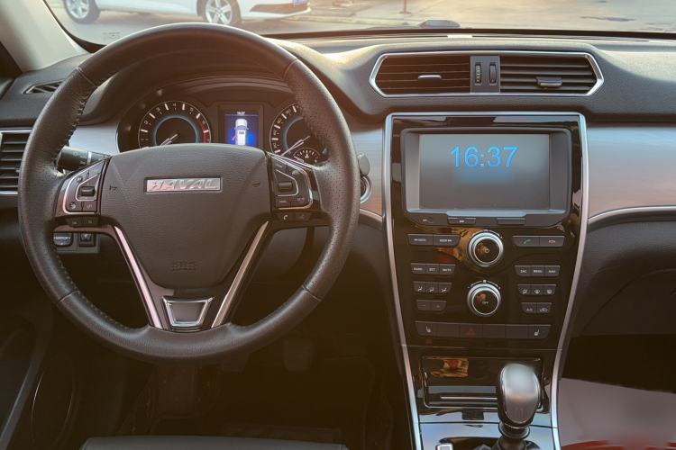 Used Haval H2 2017 Red-Label 1.5T Manual Two-Wheel-Drive Elite Model
