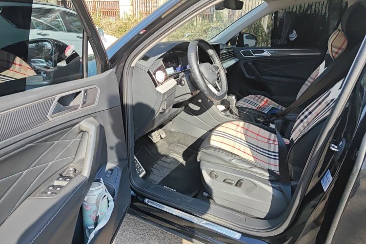 Used Volkswagen Tiguan L 2024 Outstanding Model 330TSI Automatic Two-Wheel Drive R-Line Dragon Glory Edition
