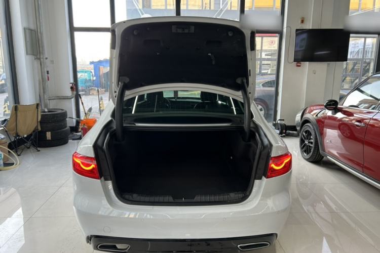 Used Jaguar XFL 2020 XFL 2.0T P200 Two-Wheel-Drive Rally Flag Edition
