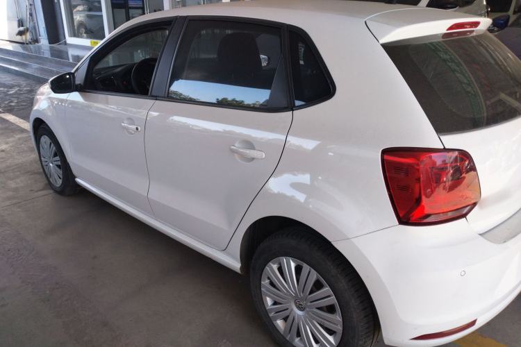 Used Volkswagen Polo 2016 1.6L manual Comfort trim level