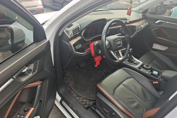 Used Audi Q3 2019 40 TFSI Fashionable and Elegant Model