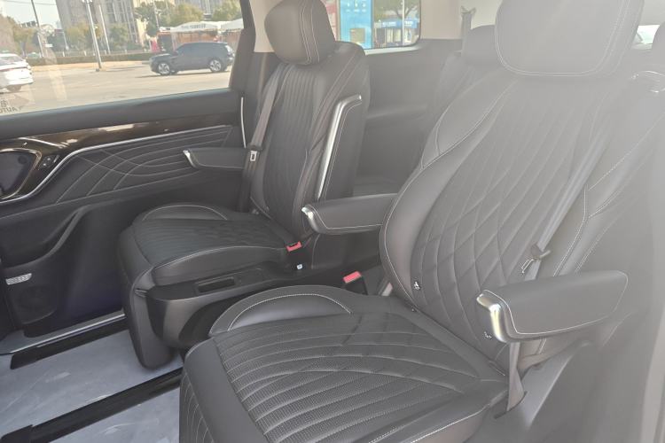 Used SAIC MAXUS G90 2023 2.0T Xingyun 7-Seater Version