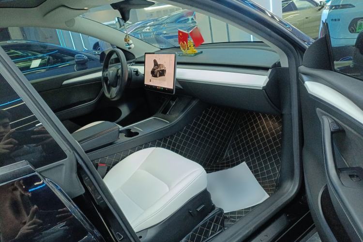 Used Tesla Model Y 2022 Long-Range All-Wheel-Drive Version
