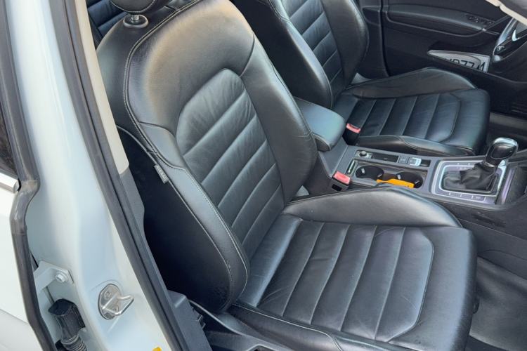 Used Volkswagen Golf 2015 1.4TSI Automatic Luxury Model
