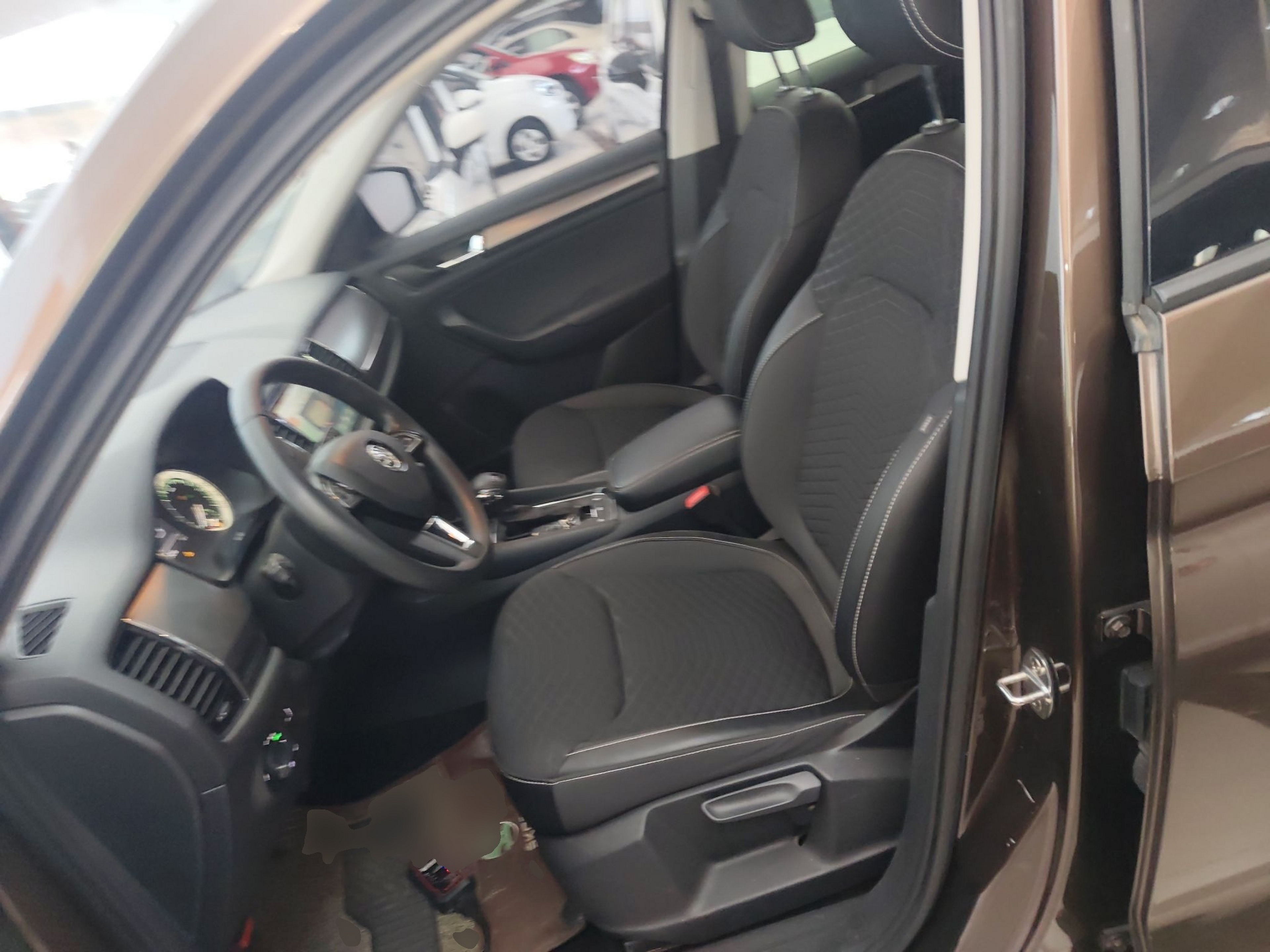 Переднее сиденье в автомобиле