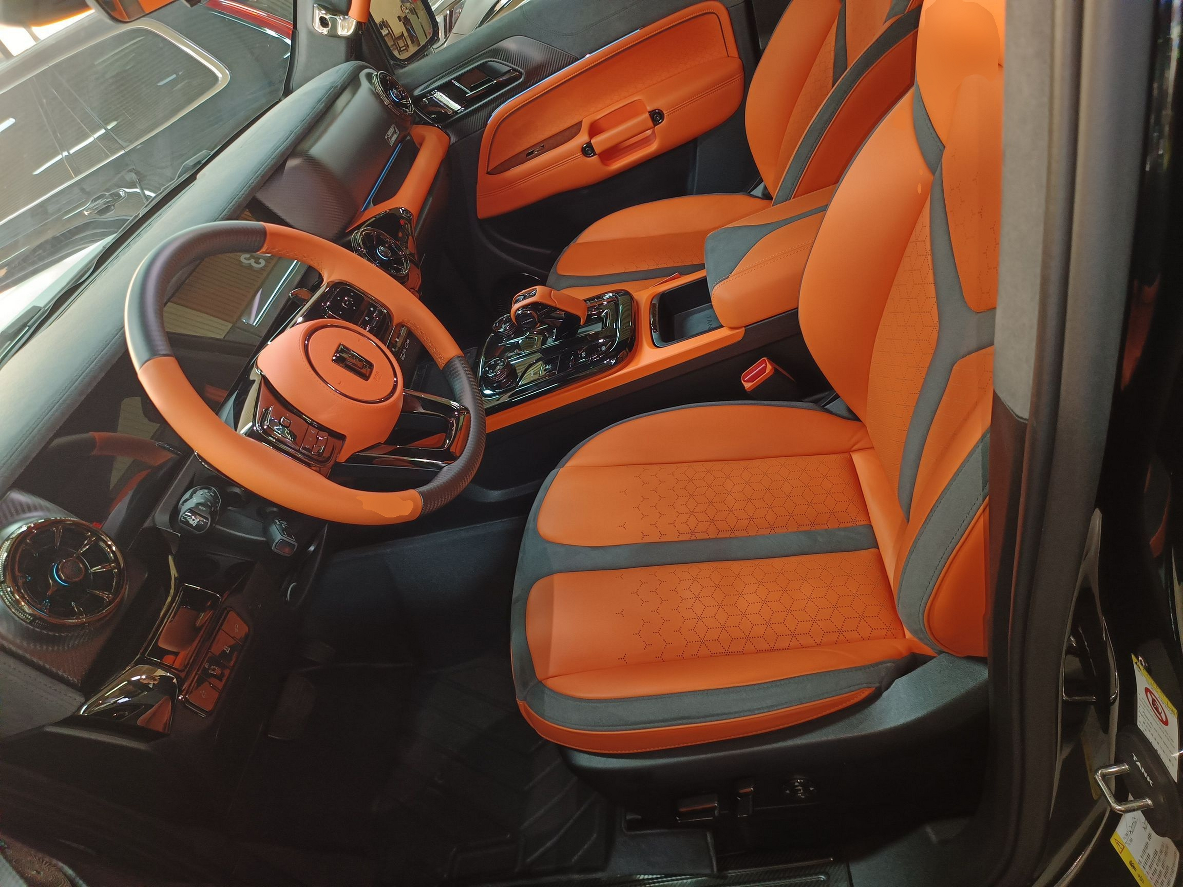 المقاعد الأمامية داخل السيارة