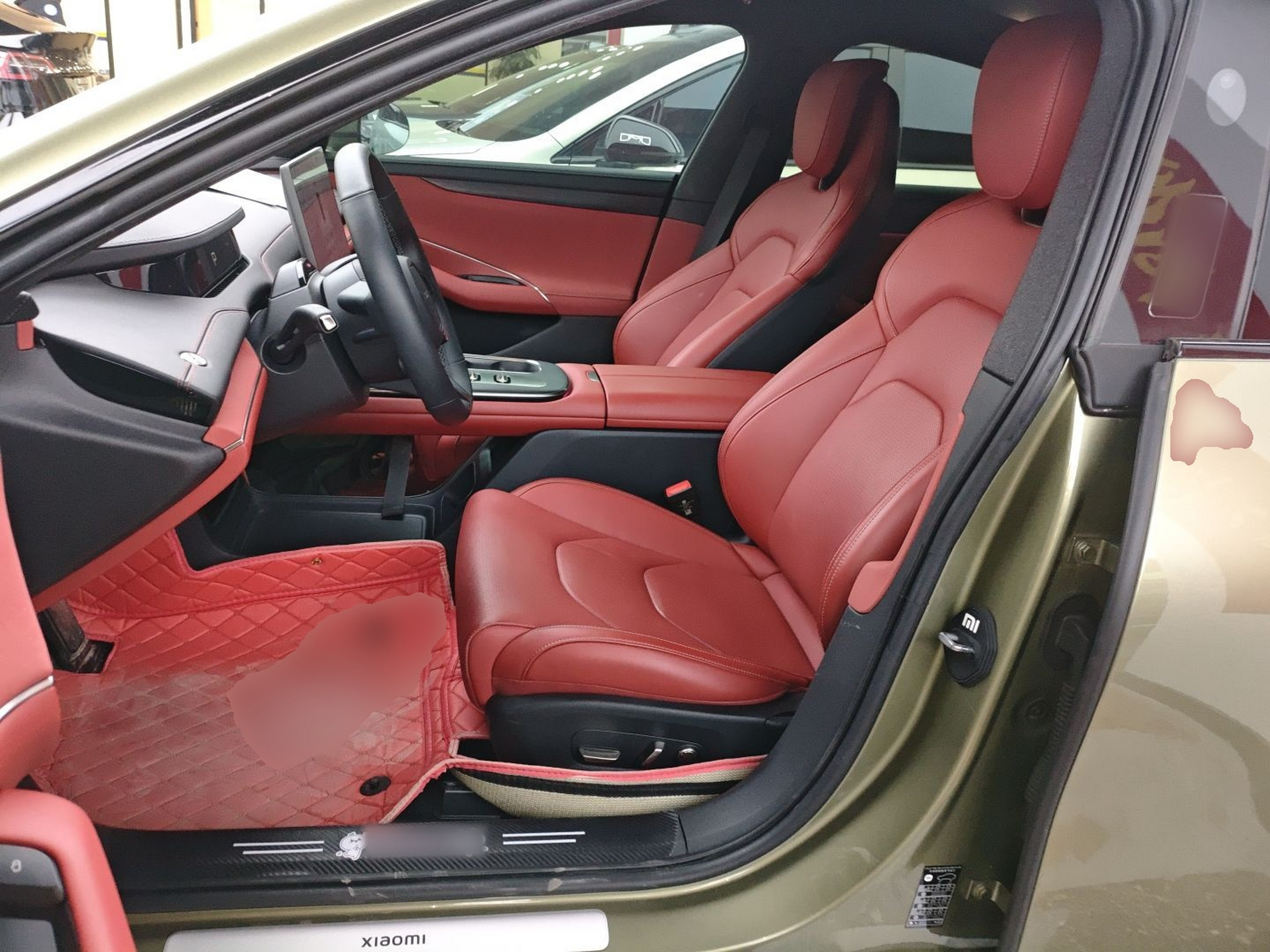 المقاعد الأمامية داخل السيارة