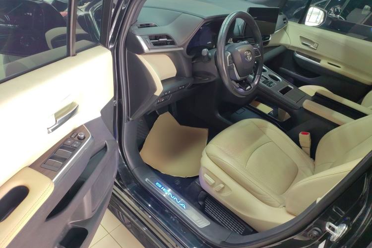 Used Toyota Sienna 2021 2.5L Hybrid Ultimate Edition