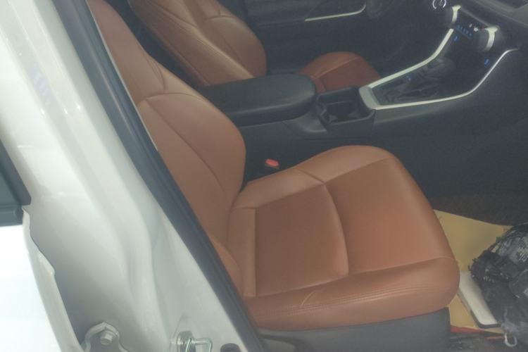 Used Toyota Wildlander 2022 Updated Version 2.0L CVT Two-Wheel Drive Leading Edition
