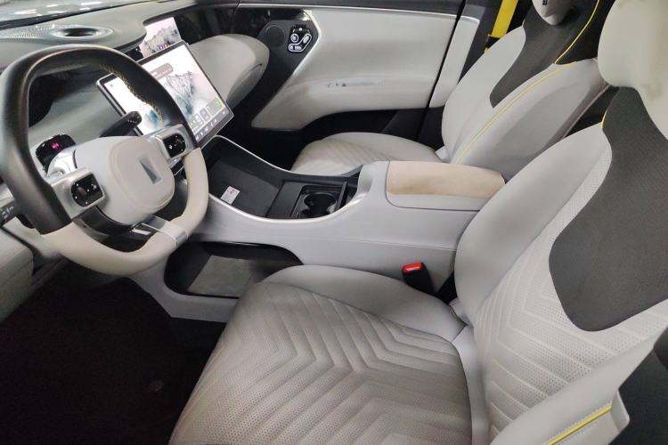 Used  11 2024 630 Rear-Wheel Drive Edition with Three Lasers
