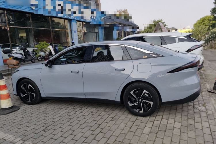 Used  L6 2023 125km MAX