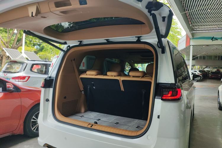 Used VOYAH Dream 2024 PHEV Extended-Range Premium Edition
