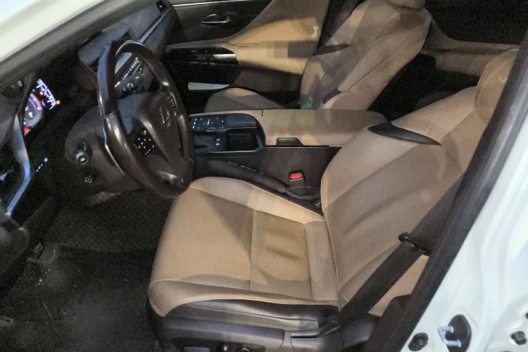 Used Lexus ES 2018 200 Excellence Edition China VI Standard
