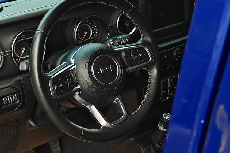 Used  Wrangler 2019 2.0T Sahara Four-Door Brilliant Top Version China VI Emission Standard