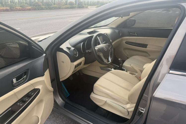 Used Changan Eado 2015 1.6L Manual Luxury Model China V Standard
