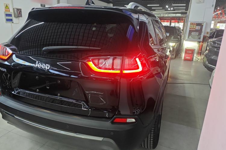 Used  Cherokee 2020 2.0T Two-Wheel Drive Leading Edition