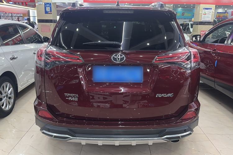 Used Toyota RAV4 2016 2.0L CVT Two-Wheel Drive Fashion Edition China V Standard

