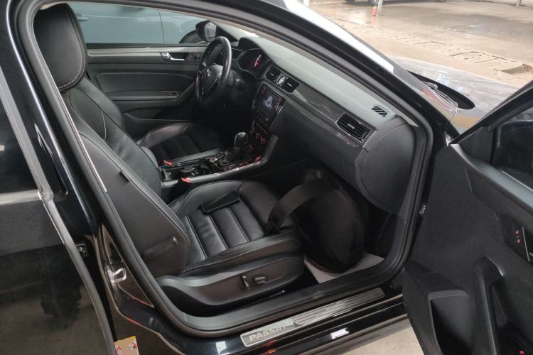 Used Volkswagen Passat 2017 330TSI DSG Luxury Edition
