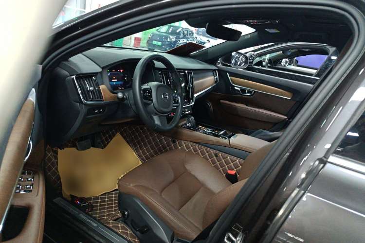 Used Volvo S90 New Energy 2023 T8 Plug-in Hybrid All-Wheel Drive Long-Range Zhiyi Luxury Edition
